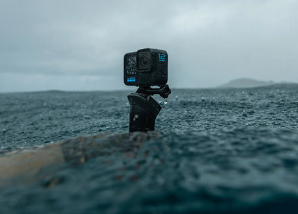 Vista lateral izquierda de GoPro HERO12 Black con puerto de carga USB-C
