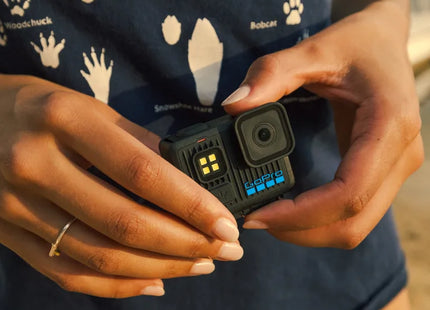 GoPro Cámara de Acción 4K con Luz LED, LIT HERO