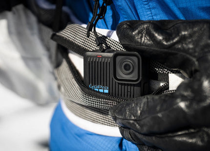 GoPro HERO montada en soporte para deportes extremos