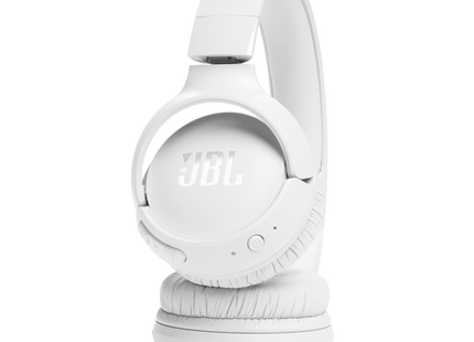 Vista izquierda audífonos JBL Tune 520BT con logo JBL visible