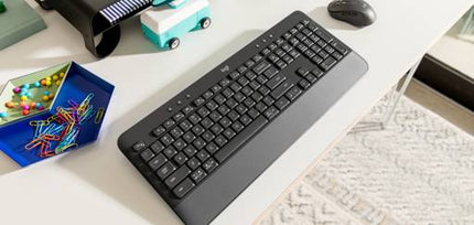 Teclado numérico completo y teclas de función del Logitech K650 vista de cerca
