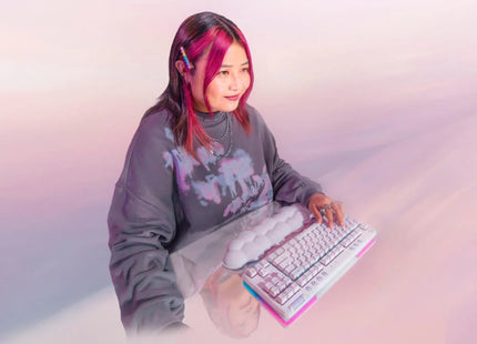 Detalle de teclas RGB LIGHTSYNC del teclado gaming G715 con retroiluminación multicolor activada