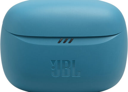 Audífonos JBL Tune Buds 2 en ambiente deportivo destacando resistencia al agua