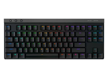 Teclado Logitech G515 en setup gaming con iluminación RGB activa