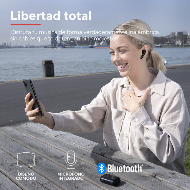 Vista lateral de audífonos Trust BT negros con control táctil