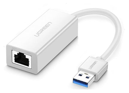 Adaptador de red UGREEN CR111 USB-A a RJ45 1000Mbps vista frontal con conector Ethernet