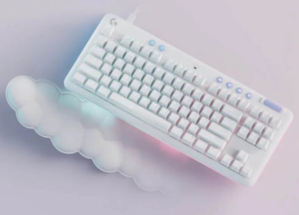 Vista superior del teclado gaming G713 con distribución de teclas en inglés