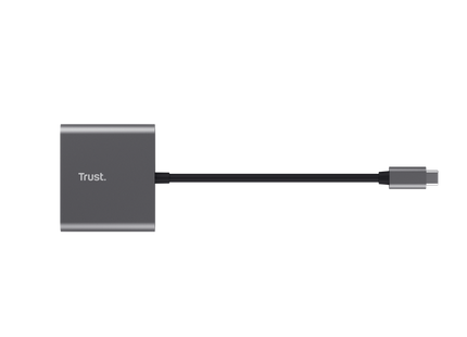 Hub Trust Dalyx 23772 conectado a monitor 4K y dispositivos USB vista completa setup