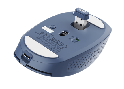 Mouse Trust Ozaa compacto en mano demostrando tamaño ergonómico
