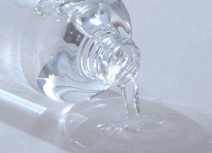 Mixsoon Serum de Ácido Hialurónico 30ml - textura del producto sobre fondo blanco