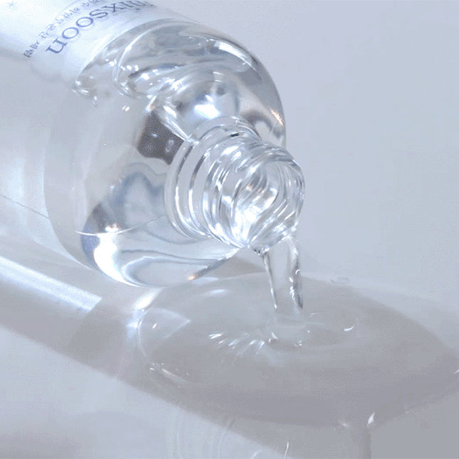 Mixsoon Serum de Ácido Hialurónico 30ml - textura del producto sobre fondo blanco