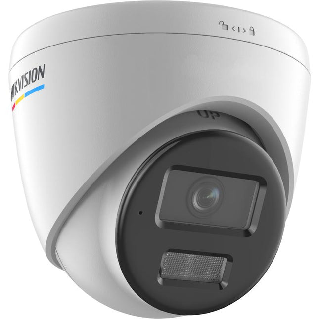 Cámara de seguridad Hikvision DS-2CD1327G3-LIU instalada en pared vista lateral