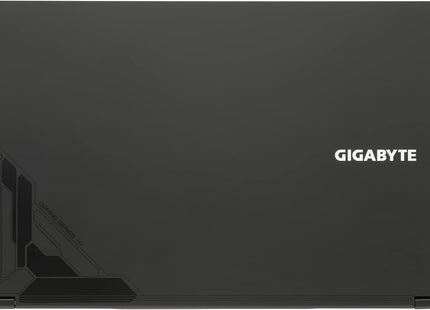 Vista cerrada completa laptop GIGABYTE G5 sobre superficie
