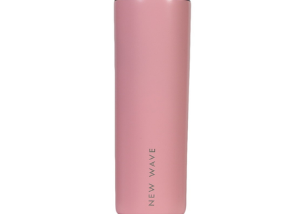 Vaso térmico New Wave en mano demostrando tamaño 20 oz y diseño ergonómico