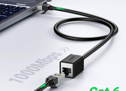 Conectores RJ-45 macho y hembra del cable UGREEN CAT 6 detalle