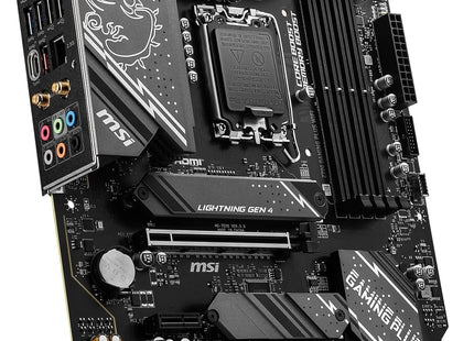 Vista diagonal mostrando disipadores y diseño gaming de MSI Z790 Gaming Plus