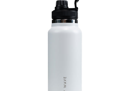 New Wave Hydro Bottle 946ml en uso persona hidratándose