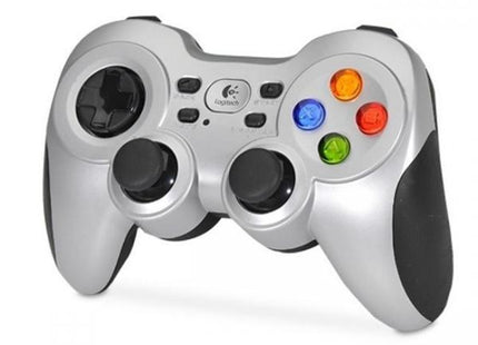 Gamepad inalámbrico Logitech F710 vista frontal con botones y sticks analógicos