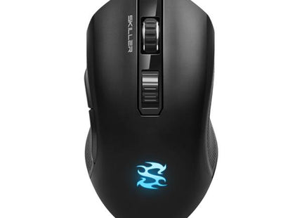 Mouse gaming Sharkoon Skiller SGM3 en uso con iluminación RGB activa