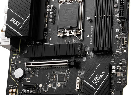 Vista diagonal mostrando conectores PCIe 5.0 y slots M.2 Gen4 de la MSI PRO Z790-P WIFI