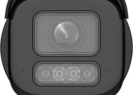 Cámara de seguridad Hikvision 4MP vista lateral mostrando diseño resistente IP67 para exteriores