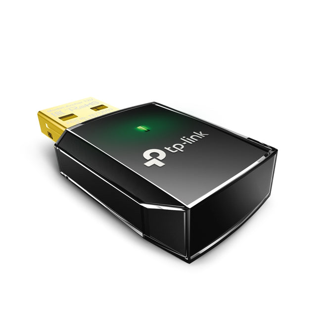 TP-Link Archer T2U conectado a puerto USB de computadora portátil
