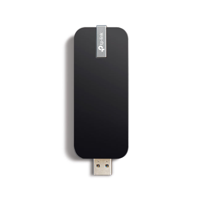 TP-Link Archer T4U conectado a puerto USB de computadora portátil