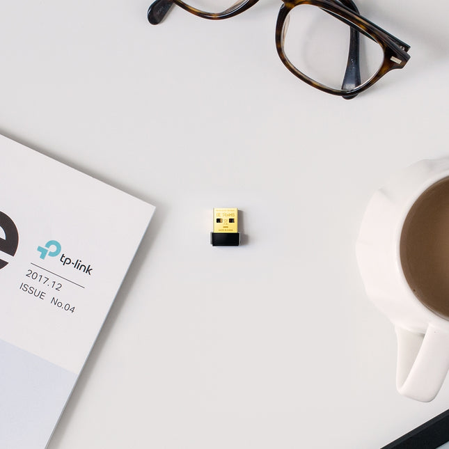 TP-Link T2U Nano conectado a puerto USB de computadora portátil