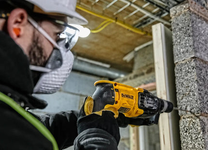 DEWALT rotomartillo D25133K-B3 en uso en obra
