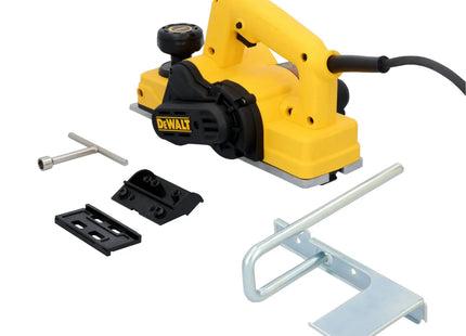 DEWALT D26676-B3 cepillo eléctrico con accesorios desmontados sobre fondo blanco
