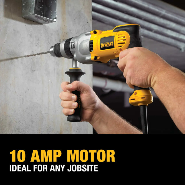 DEWALT DWD520 en uso perforando pared de concreto con motor de 10 amperios
