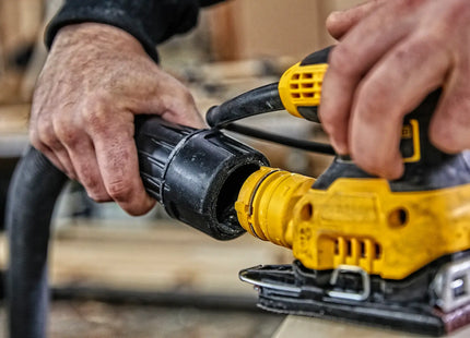 Conexión de manguera de recolección de polvo a la lijadora DEWALT DWE6411-B3