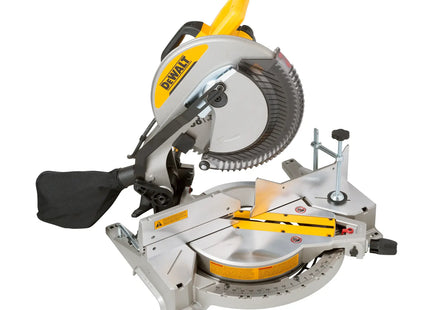 DEWALT DWS715 sierra ingletadora, vista lateral con disco y mango amarillo