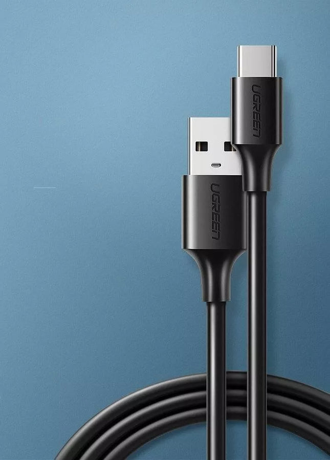 Vista lateral del cable UGREEN US287 mostrando grosor y calidad