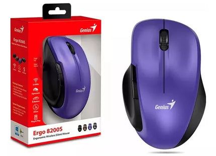 Mouse Genius 8200S en uso sobre escritorio mostrando ergonomía