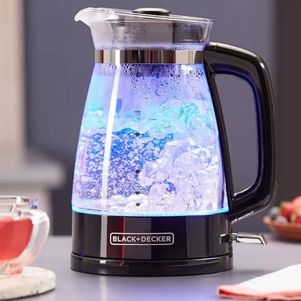 Hervidor Eléctrico Black+Decker KE7000B‑LA | 1.7 L | 1500 W | Iluminación LED | Base 360° | Apagado Automático