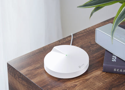 TP-Link Deco M5 vista lateral mostrando ventilación y acabado mate