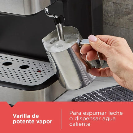 Máquina de Espresso Black+Decker EM0312-0SDLA | 20 Bar | 1.5 L | 1100 W | Vapor manual | Compatible con cápsulas Nespresso