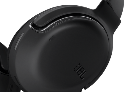 JBL Tour One M2 vista diagonal mostrando diseño ergonómico