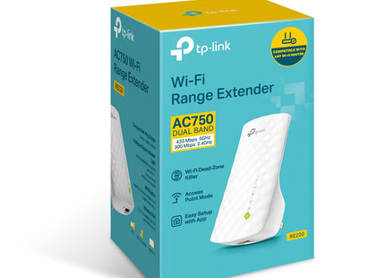 TP-Link RE220 instalado en pared mostrando tamaño real y antenas internas
