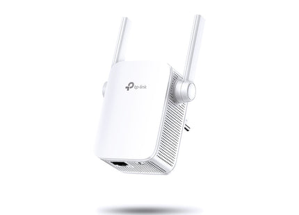 Repetidor de señal TP-Link RE305 conectado a toma de corriente lateral