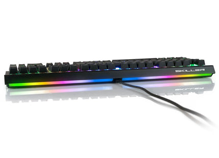 Detalle lateral del teclado gaming SGK60 con cable USB y perfil compacto para escritorio