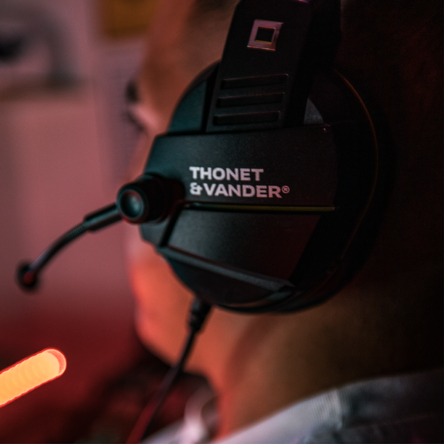 Headset Gaming Thonet & Vander VX70 | Micrófono Flexible | Iluminación LED | Conexión 3.5 mm y USB