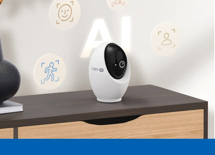 Vista frontal angular cámara C260 destacando diseño elegante blanco