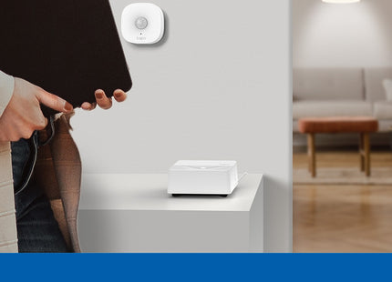 Hub Tapo H200 instalado en pared mostrando conectividad