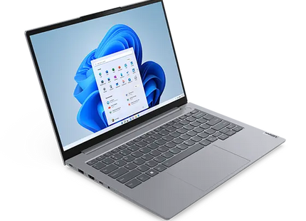 Lenovo ThinkBook 14 Gen 6, vista frontal izquierda con tapa abierta y menú de Windows