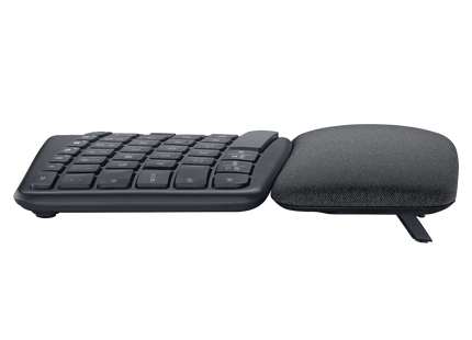 Teclado K860 en uso mostrando posición ergonómica de manos y muñecas durante digitación