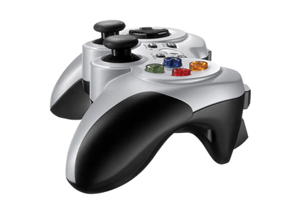 Control Logitech F710 conectado a PC gaming con vibración dual activada