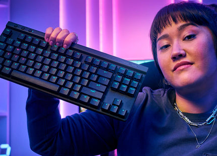 Detalle construcción premium Logitech G515 switches mecánicos gaming