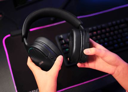 Headset Trust Fayzo GXT 491 gaming con iluminación RGB encendida